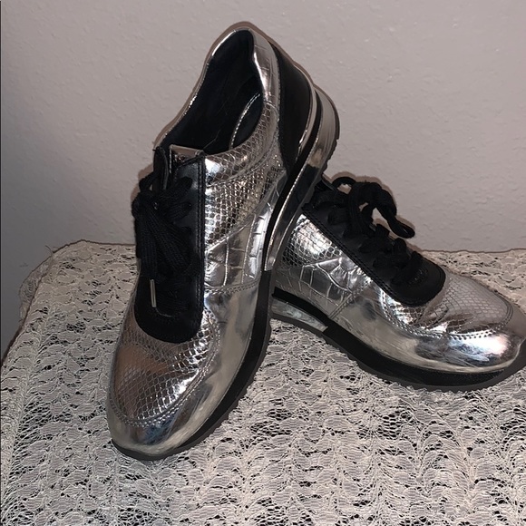 Michael Kors Sneakers - Picture 2 of 2